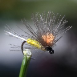 Mouche Parachute CDC jaune avec tag orange