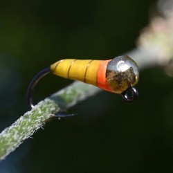 Mini Jig Baby Bamboule jaune avec bille or et tag orange fluo