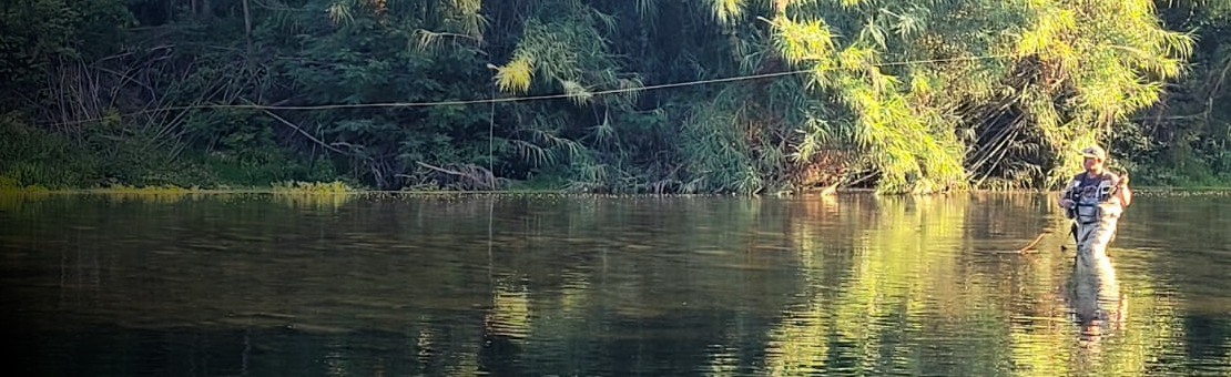 Tu aimerais apprendre à pêcher à la mouche ? Tu es au bon endroit...